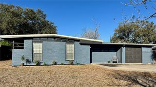 723 Santa Barbara Dr, Kingsville, TX 78363