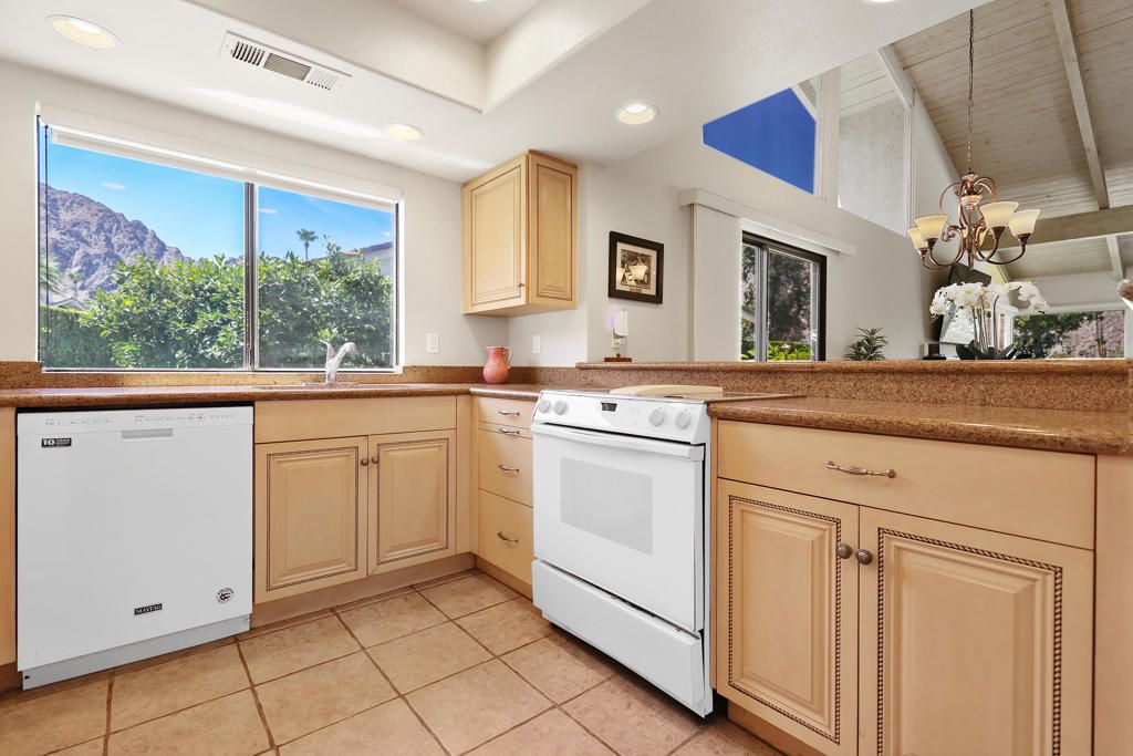 Image 15 of property listing at 46516 Arapahoe Drive, Indian Wells, CA 92210