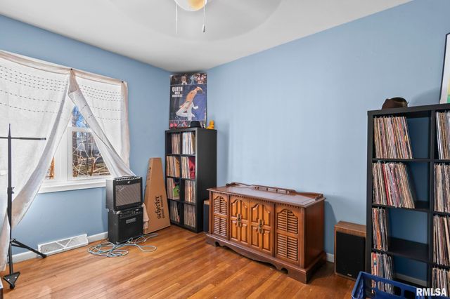 2101 Henley Road, Springfield, IL 62702