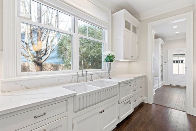 236 E NORTH Avenue, Lake Bluff, IL 60044