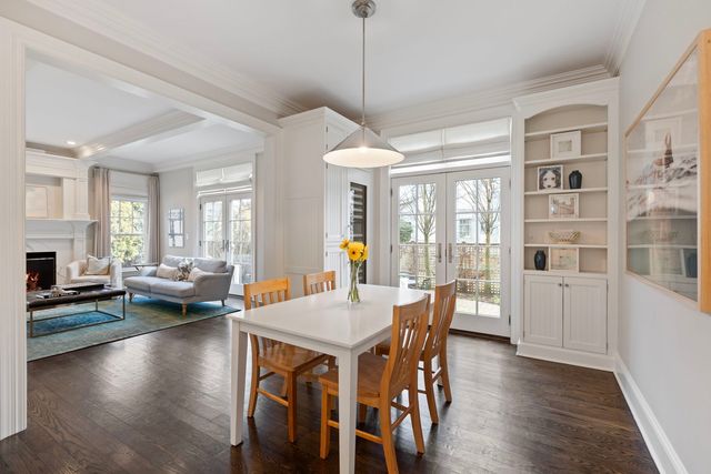 236 E NORTH Avenue, Lake Bluff, IL 60044