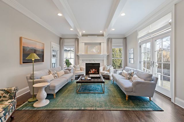 236 E NORTH Avenue, Lake Bluff, IL 60044