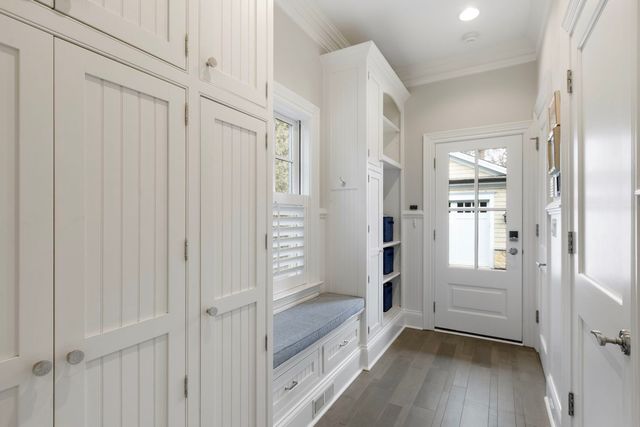 236 E NORTH Avenue, Lake Bluff, IL 60044