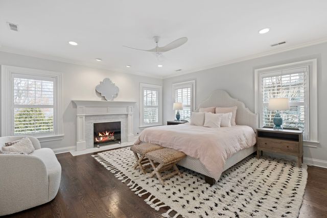 236 E NORTH Avenue, Lake Bluff, IL 60044