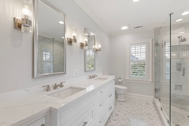 236 E NORTH Avenue, Lake Bluff, IL 60044