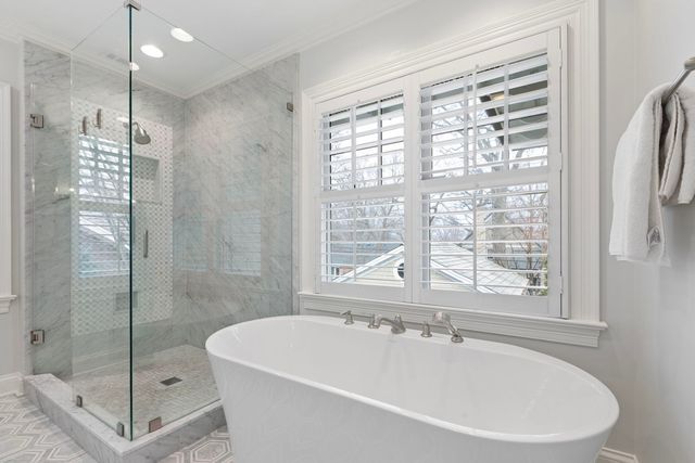 236 E NORTH Avenue, Lake Bluff, IL 60044