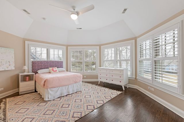 236 E NORTH Avenue, Lake Bluff, IL 60044