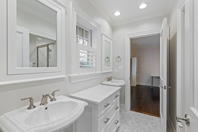 236 E NORTH Avenue, Lake Bluff, IL 60044