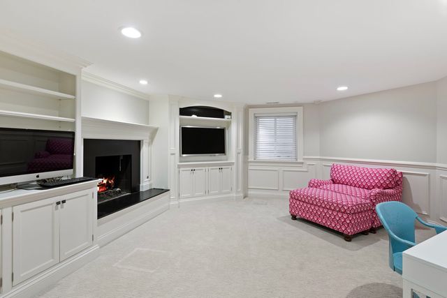 236 E NORTH Avenue, Lake Bluff, IL 60044