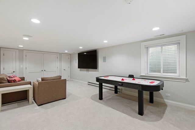 236 E NORTH Avenue, Lake Bluff, IL 60044