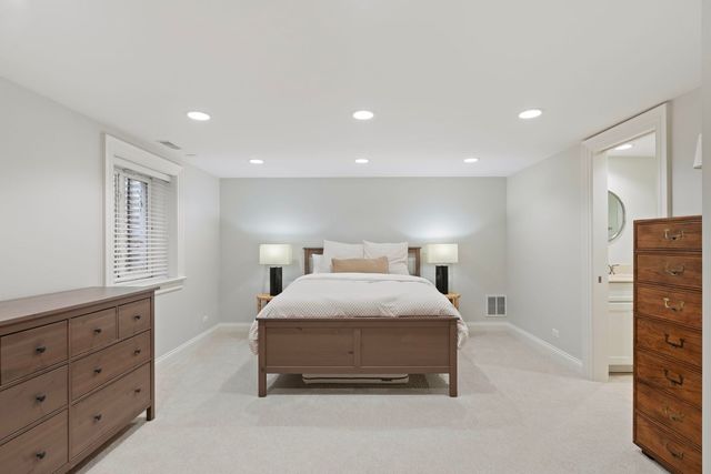 236 E NORTH Avenue, Lake Bluff, IL 60044