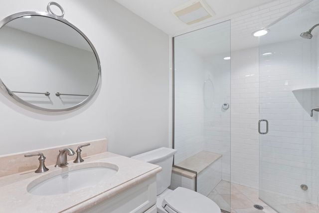 236 E NORTH Avenue, Lake Bluff, IL 60044