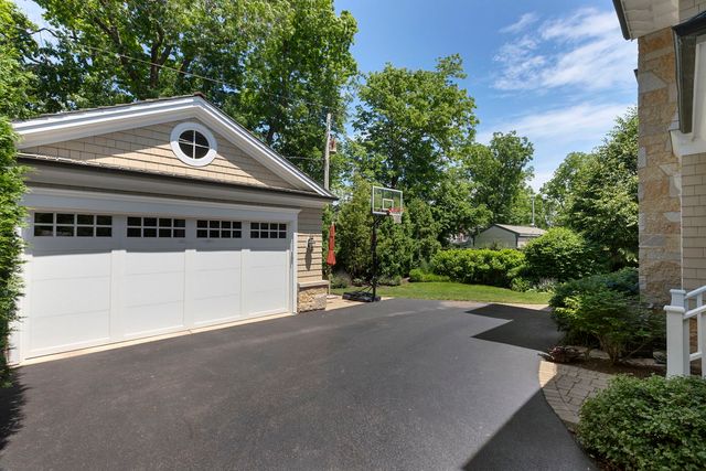 236 E NORTH Avenue, Lake Bluff, IL 60044