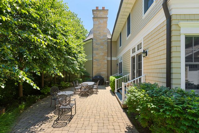 236 E NORTH Avenue, Lake Bluff, IL 60044