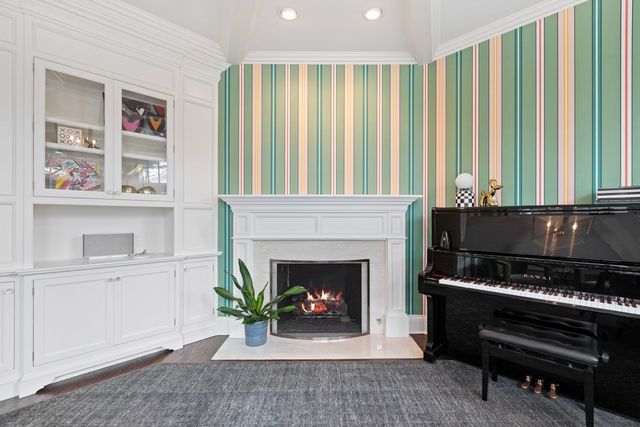 236 E NORTH Avenue, Lake Bluff, IL 60044