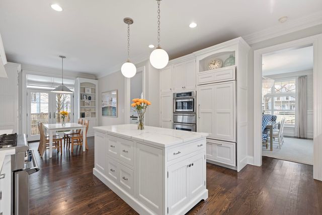 236 E NORTH Avenue, Lake Bluff, IL 60044