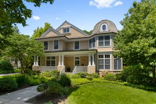 236 E NORTH Avenue, Lake Bluff, IL 60044