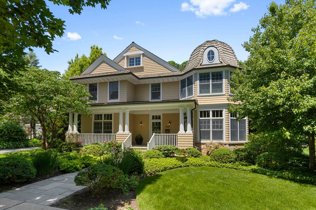 236 E NORTH Avenue, Lake Bluff, IL 60044