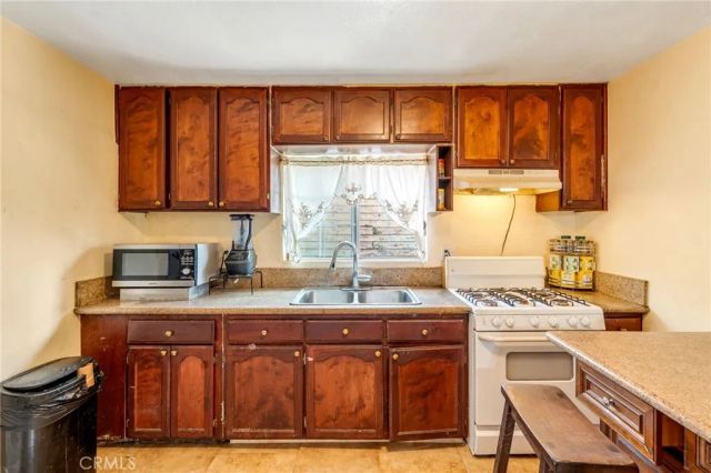 1302 E 48th Place, Los Angeles, CA 90011