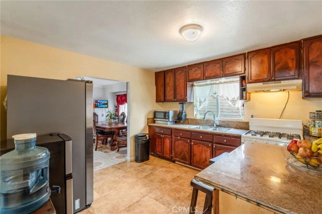 1302 E 48th Place, Los Angeles, CA 90011