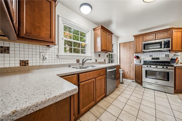852 Englewood Road, Cleveland Heights, OH 44121