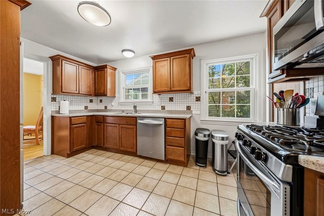 852 Englewood Road, Cleveland Heights, OH 44121