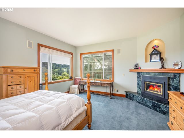 1055 Nw ESTATE Dr, Seal Rock, OR 97376