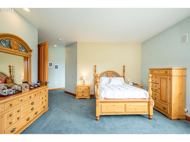 1055 Nw ESTATE Dr, Seal Rock, OR 97376