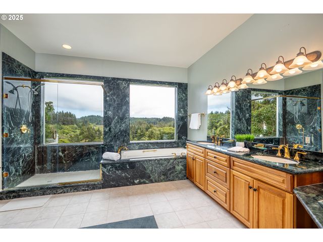 1055 Nw ESTATE Dr, Seal Rock, OR 97376