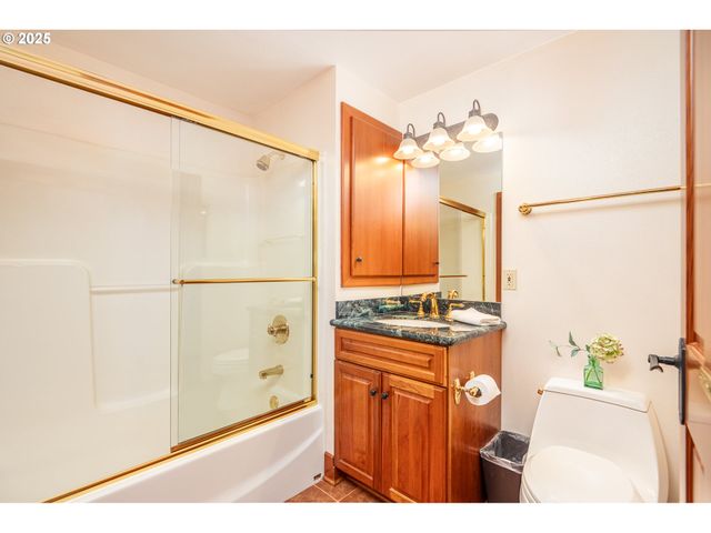 1055 Nw ESTATE Dr, Seal Rock, OR 97376