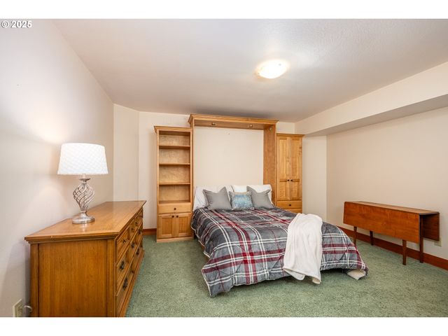 1055 Nw ESTATE Dr, Seal Rock, OR 97376