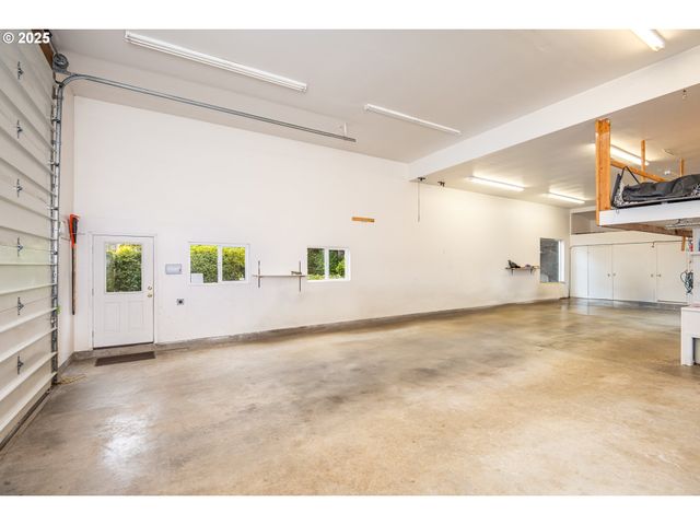 1055 Nw ESTATE Dr, Seal Rock, OR 97376