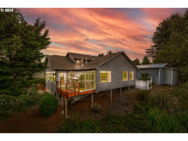 1055 Nw ESTATE Dr, Seal Rock, OR 97376
