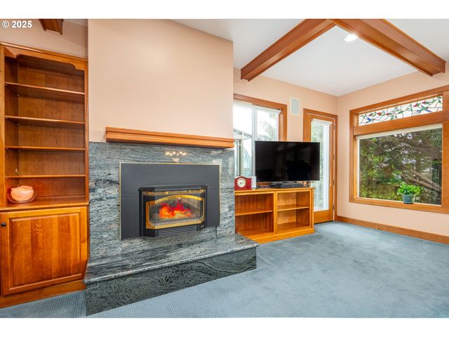 1055 Nw ESTATE Dr, Seal Rock, OR 97376