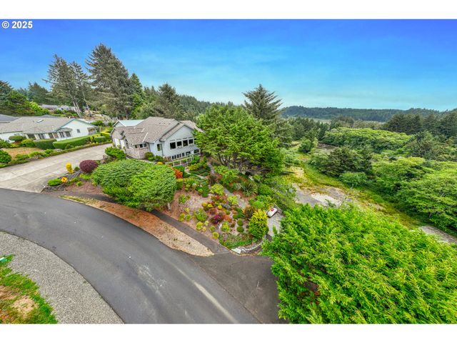 1055 Nw ESTATE Dr, Seal Rock, OR 97376
