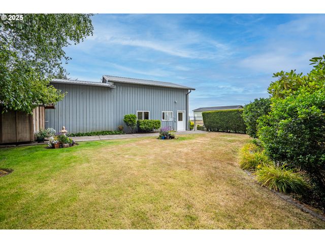 1055 Nw ESTATE Dr, Seal Rock, OR 97376