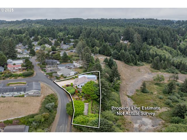 1055 Nw ESTATE Dr, Seal Rock, OR 97376