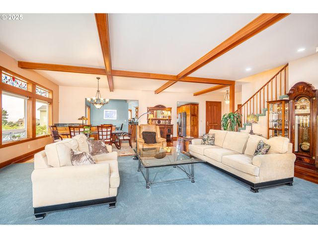 1055 Nw ESTATE Dr, Seal Rock, OR 97376