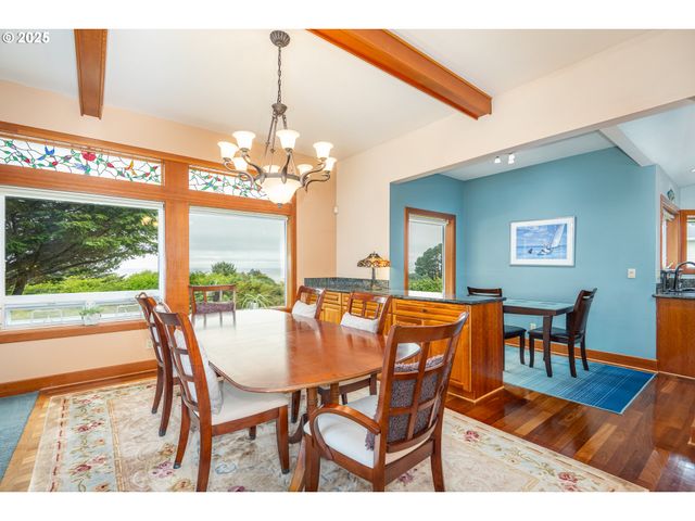 1055 Nw ESTATE Dr, Seal Rock, OR 97376