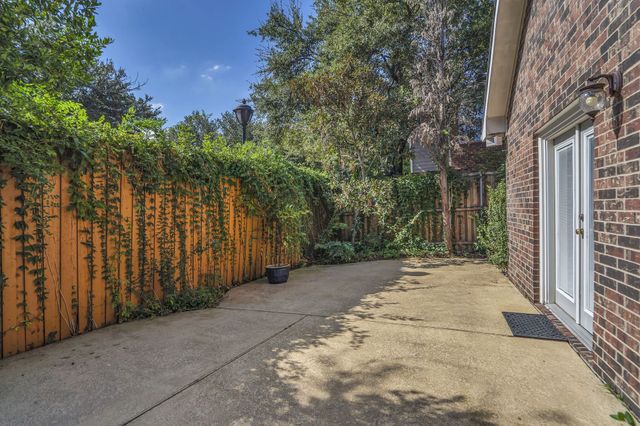 2630 Lakeforest Court, Dallas, TX 75214