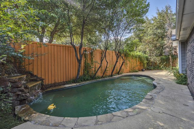 2630 Lakeforest Court, Dallas, TX 75214