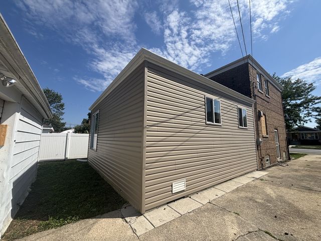 2752 W 83rd Street, Chicago, IL 60652