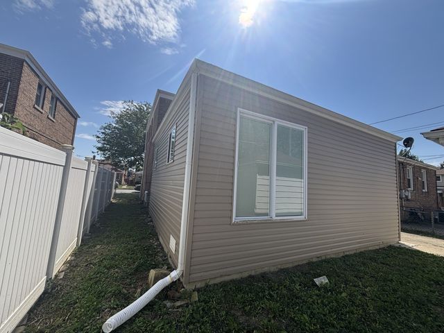2752 W 83rd Street, Chicago, IL 60652