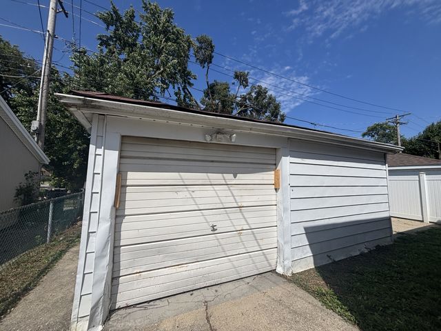 2752 W 83rd Street, Chicago, IL 60652