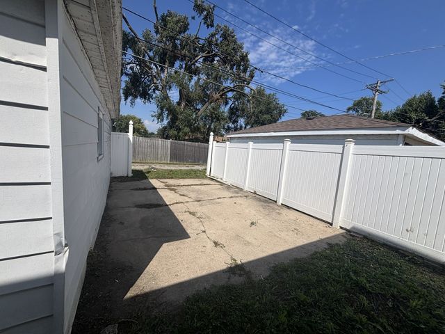 2752 W 83rd Street, Chicago, IL 60652