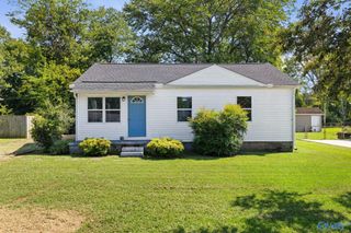 1824 Oakwood Avenue NE, Huntsville, AL 35811