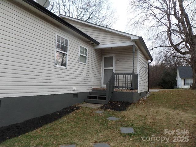 3216 Lasalle Street, Charlotte, NC 28216