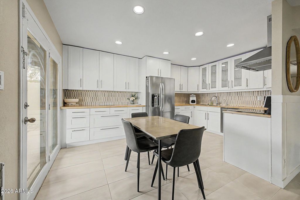 324 W SANTA CRUZ Drive, Tempe, AZ 85282 — exterior