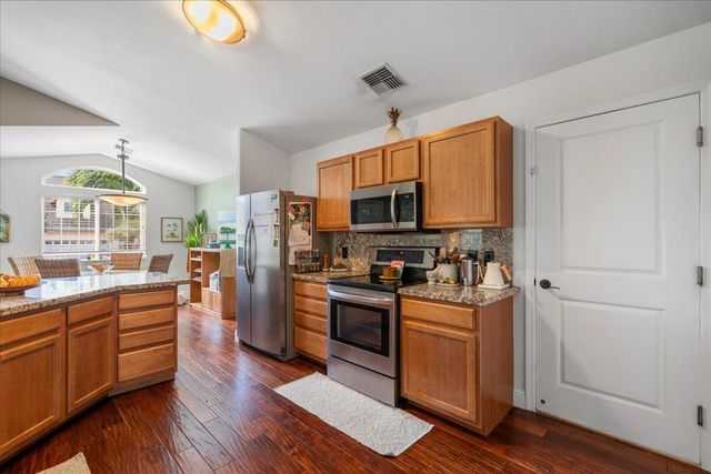 220 Oluea Cir, Kihei, HI 96753