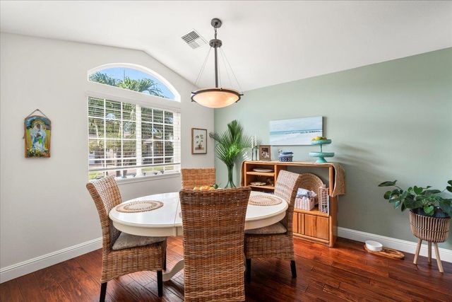 220 Oluea Cir, Kihei, HI 96753